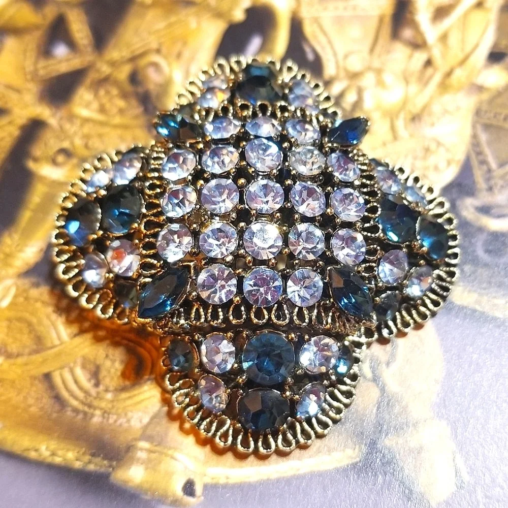 Vintage LISNER Sapphire Blue Rhinestone Domed Brooch MINT